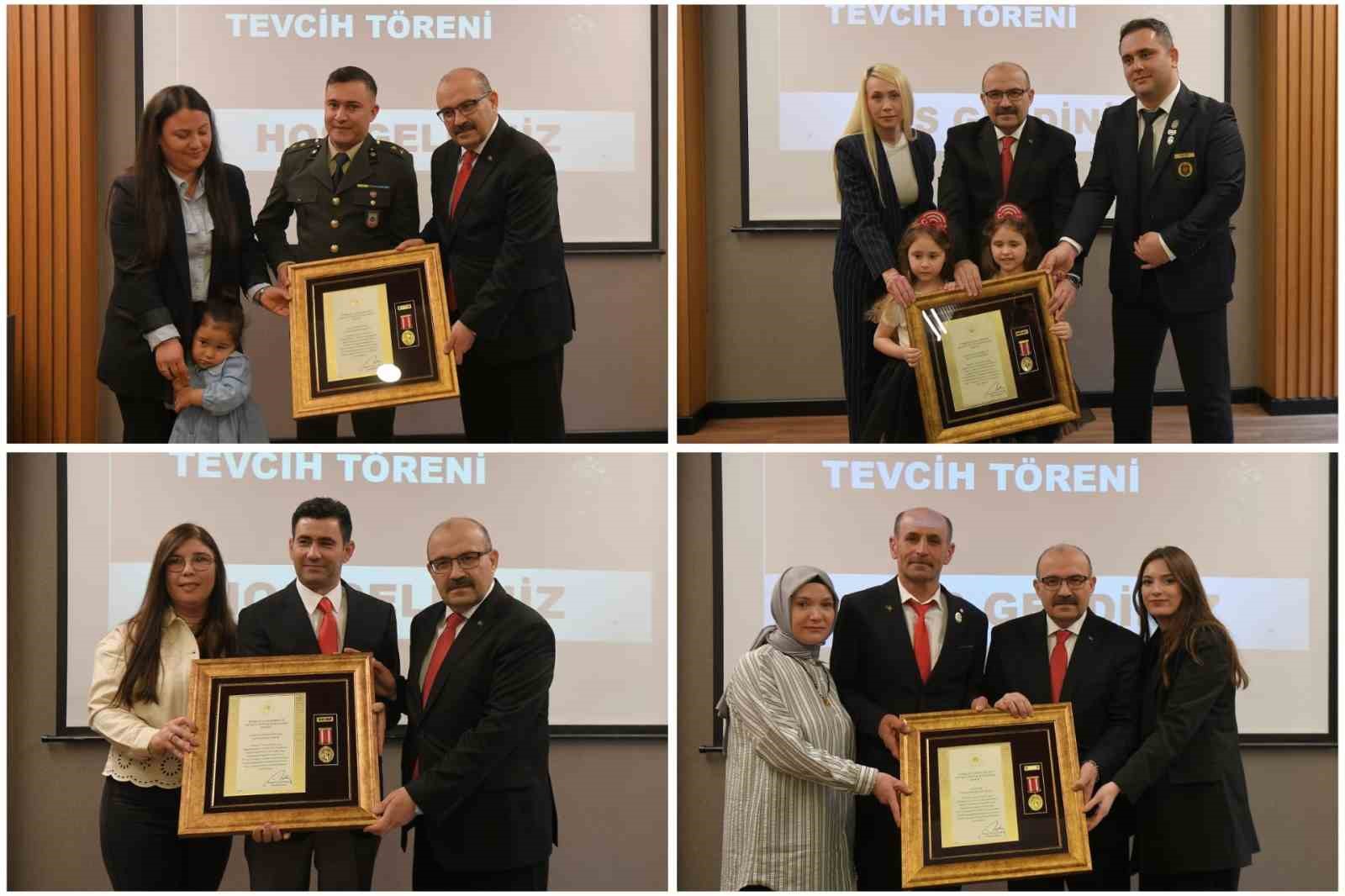 DEVLET İFTİHAR MADALYALARI 8 ŞEHİT YAKINI VE GAZİLERE VERİLDİ