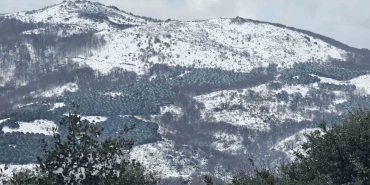 BANDIRMA VE ERDEK’E MART AYINDA KAR SÜRPRİZİ SICAKLIK 28’DEN 7 DERECEYE DÜŞTÜ, BANDIRMA VE ERDEK BEYAZA BÜRÜNDÜ BANDIRMA VE ERDEK’E MART KARI, SICAKLIKLAR SERT DÜŞTÜ