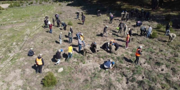 KAZDAĞLARI'NDA DÜNYA ORMANCILIK GÜNÜ'NDE BİN FİDAN TOPRAKLA BULUŞTU