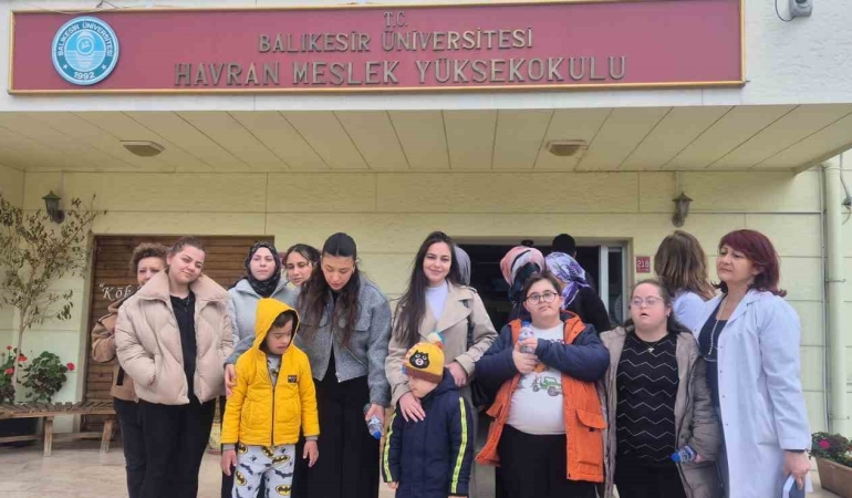 Down sendromlu çocuklar Havran Meslek Yüksekokulu’nda ağırlandı