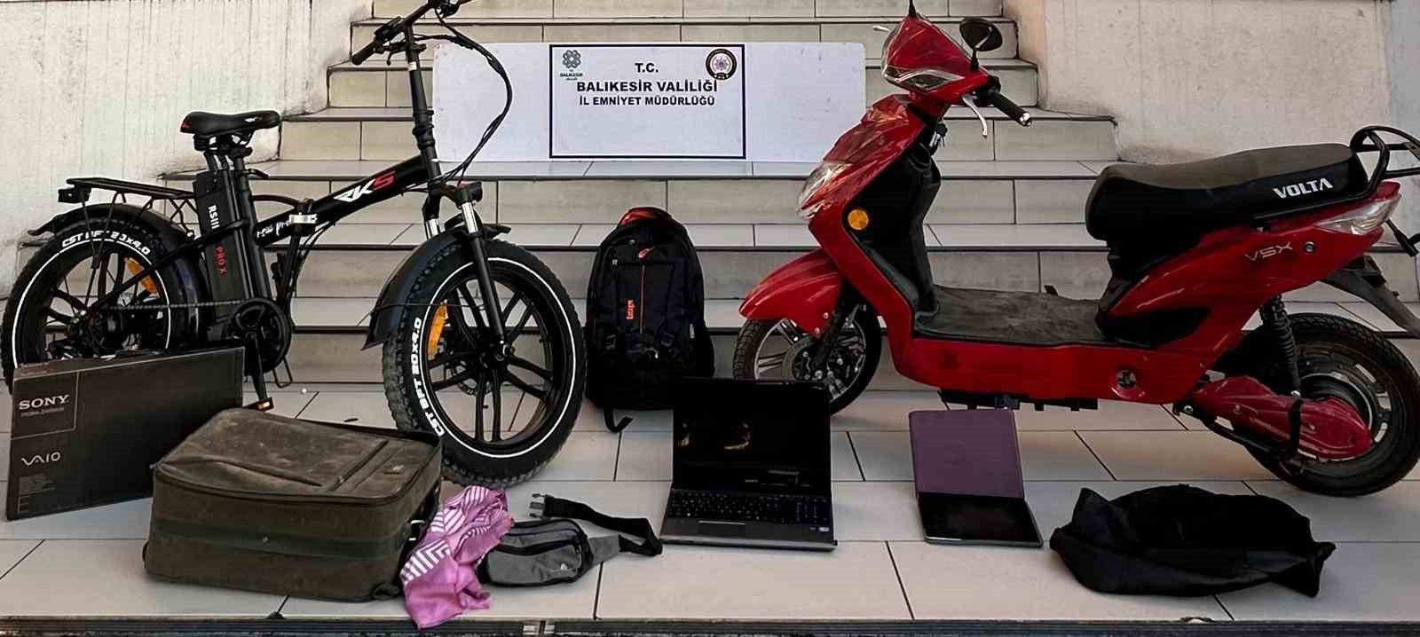 AYVALIK’TA 3 EV VE BİR RESMİ KURUMA DADANAN HIRSIZ POLİSTEN KAÇAMADI