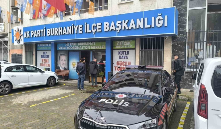 AK Parti Burhaniye İlçe Başkanlığına taşlı saldırı