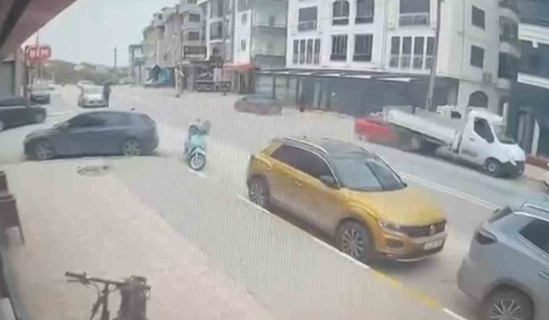 Hızlı otomobil kamyonetin altına girdi