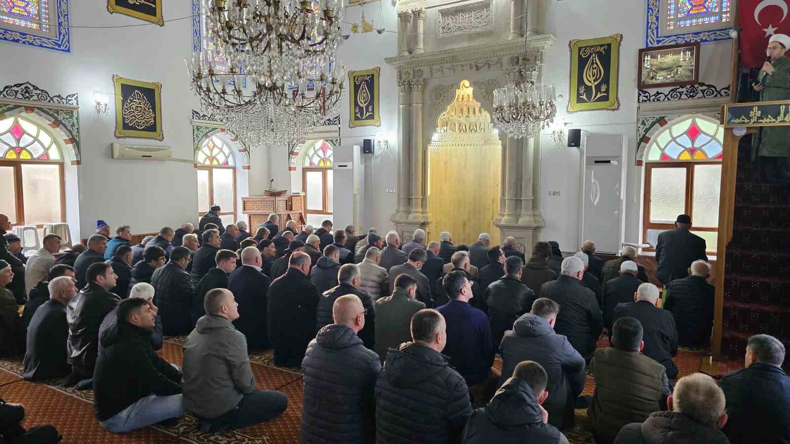 DOĞANPINAR KÖYÜNDE BAYRAMLAŞMA GELENEĞİ 71 YILDIR SÜRÜYOR