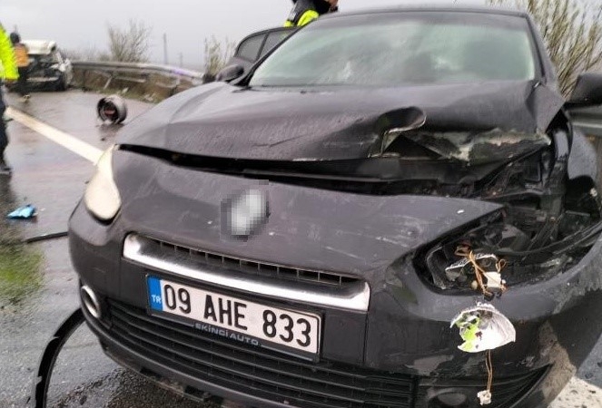 Susurluk’ta zincirleme kaza: 2 ölü, 4 yaralı