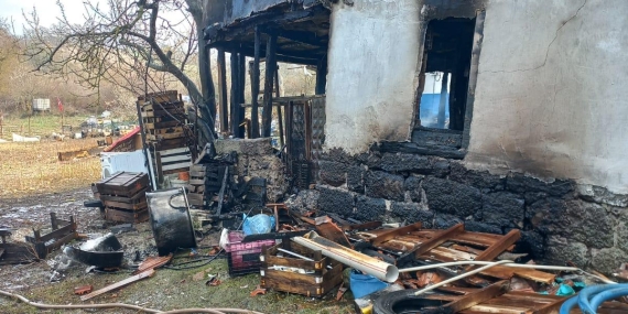 Gönen’de ahşap ev alevlere teslim oldu