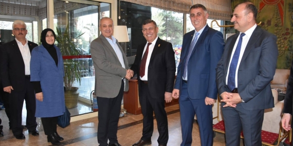 AK Parti Gönen İlçe Başkanı Zekeriyya Dağlı, Ticaret Borsası’nın İftar Programına Katıldı