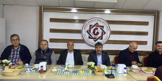 AK Parti Gönen İlçe Teşkilatı’ndan Öğrencilere İftar