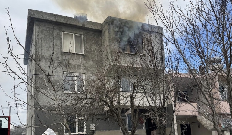 Bandırma’da ev yangını kontrol altına alındı