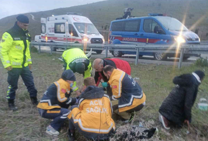 Balıkesir’de otobanda araç takla attı