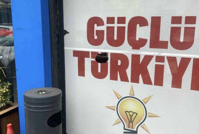 AK Parti İl Başkanı Mehmet Aydemir’den Burhaniye İlçe Başkanlığına yapılan taşlı saldırıya tepki