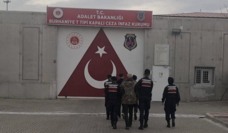 Edremit’te uyuşturucu operasyonu: 2 tutuklama