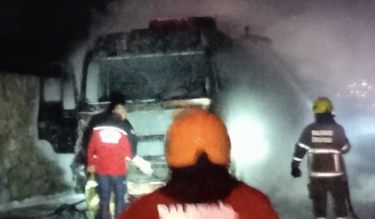 Bandırma-Çanakkale karayolunda tır kupasında yangın çıktı