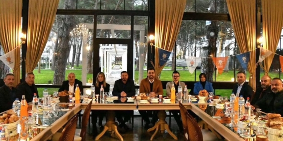 AK Parti Gönen İlçe Teşkilatı İftar Programında Buluştu
