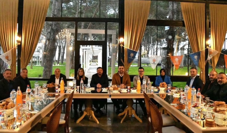 AK Parti Gönen İlçe Teşkilatı İftar Programında Buluştu
