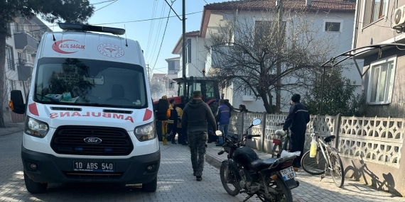 Gönen’de traktör ile motosiklet çarpıştı: 1 Yaralı