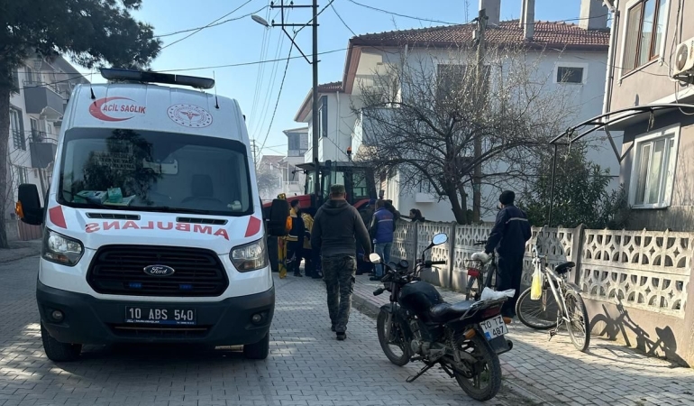 Gönen’de traktör ile motosiklet çarpıştı: 1 Yaralı