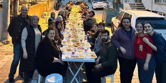 Bandırma’da Geleneksel Mahalle İftarı Düzenlendi