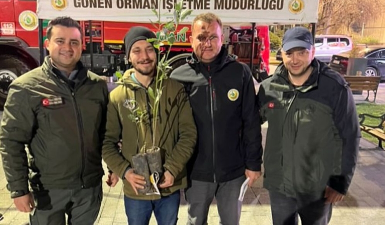 Gönen’de 3 Bin Fidan Vatandaşlara Dağıtıldı