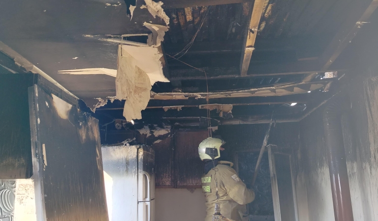 Erdek’te bir ev alevlere teslim oldu  