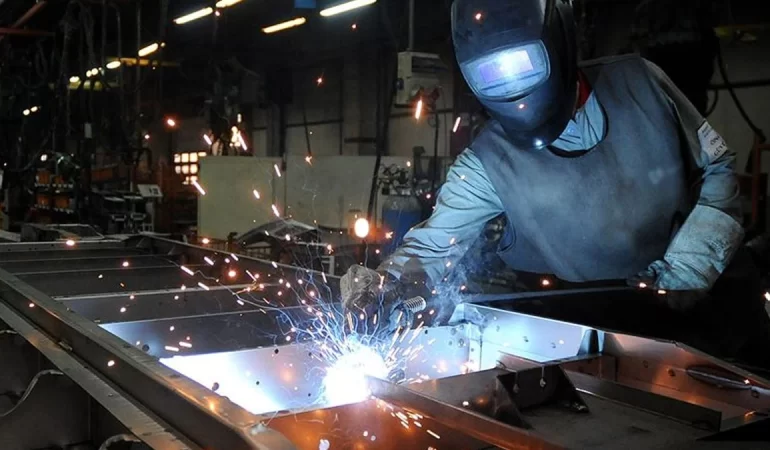 Sanayi üretimi Şubat ayında geriledi