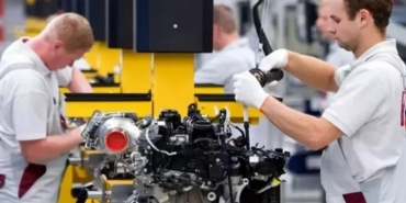 1801716-sektorde-sok-etkisi-yaratan-karar-otomotiv-devi-uretimini-durdurdu-67ef7c42279a0