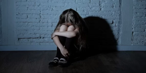 Bakanlık Verileri Çocuk İstismarında Utandıran Tabloyu Ortaya Koydu: Davalar Arttı, Mahkumiyetler Düştü