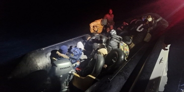 AYVALIK AÇIKLARINDA 35 DÜZENSİZ GÖÇMEN SAHİL GÜVENLİK’TEN KAÇAMADI