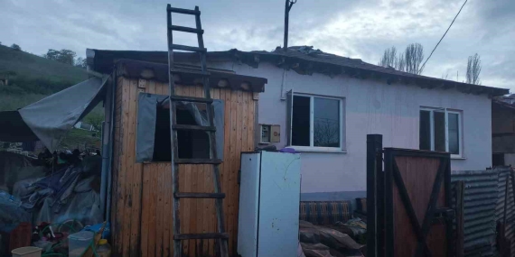 Gönen’de müstakil ev yangında kül oldu