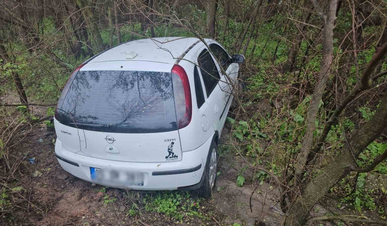 Bandırma’da kaza…Tabelaya çarptı, uçuruma yuvarlandı