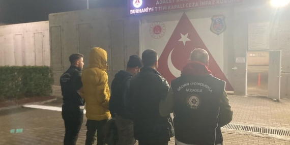 Edremit’te göçmen kaçakçılığı operasyonu: 3 tutuklama