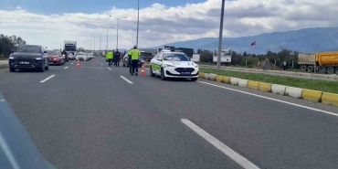 BALIKESİR'DE OTOMOBİL YAYAYA ÇARPTI