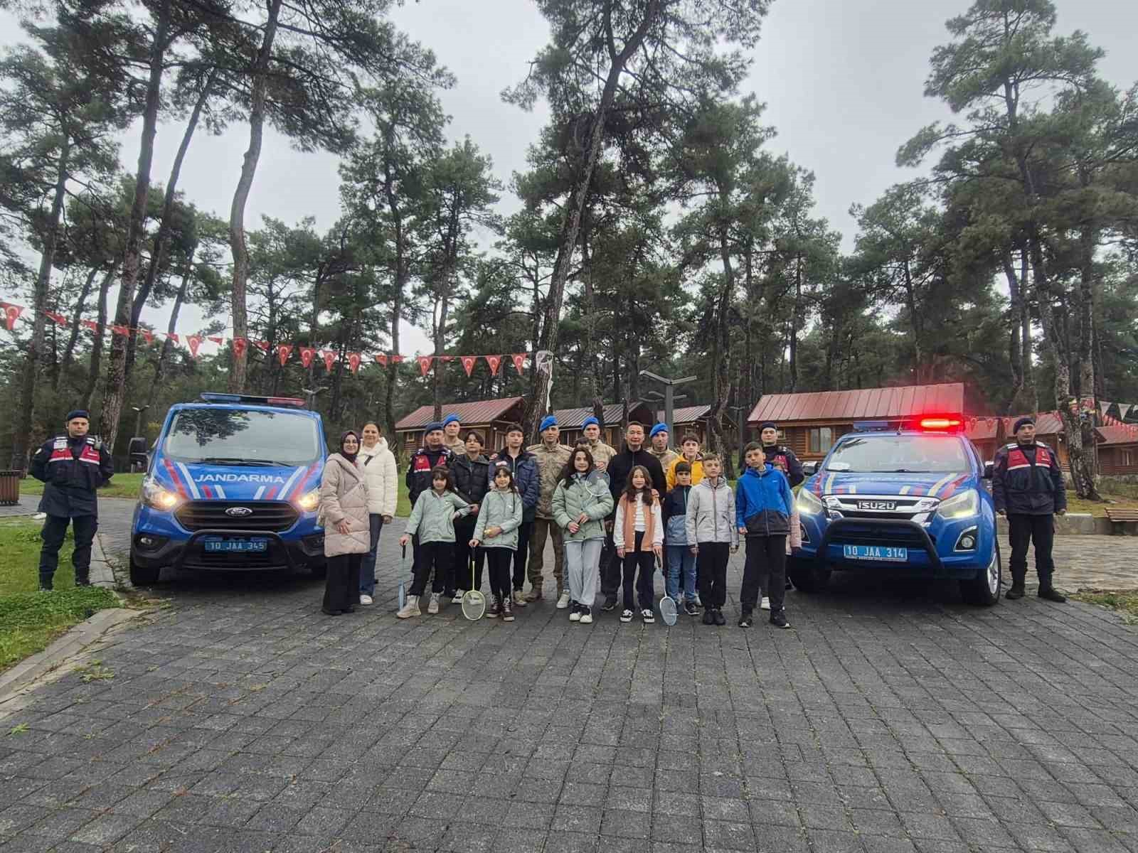 JANDARMA ŞEHİT VE GAZİ YAKINI ÇOCUKLARINI AĞIRLADI