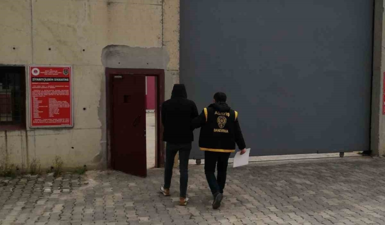 Balıkesir’de hapis cezası bulunan firarilere eş zamanlı operasyon