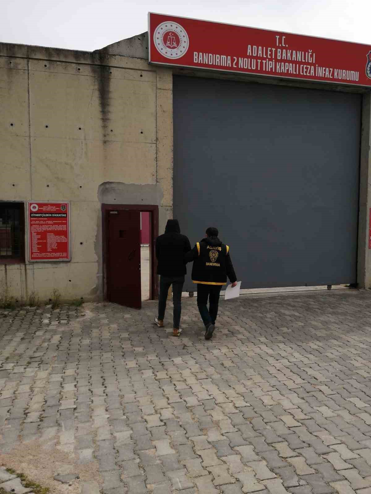 BALIKESİR’DE HAPİS CEZASI BULUNAN FİRARİLERE EŞ ZAMANLI OPERASYON