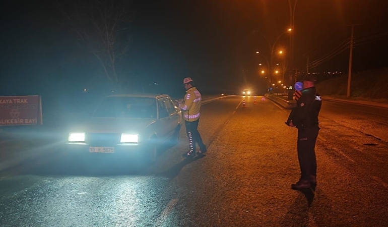 Balıkesir’de polisten huzur denetimi