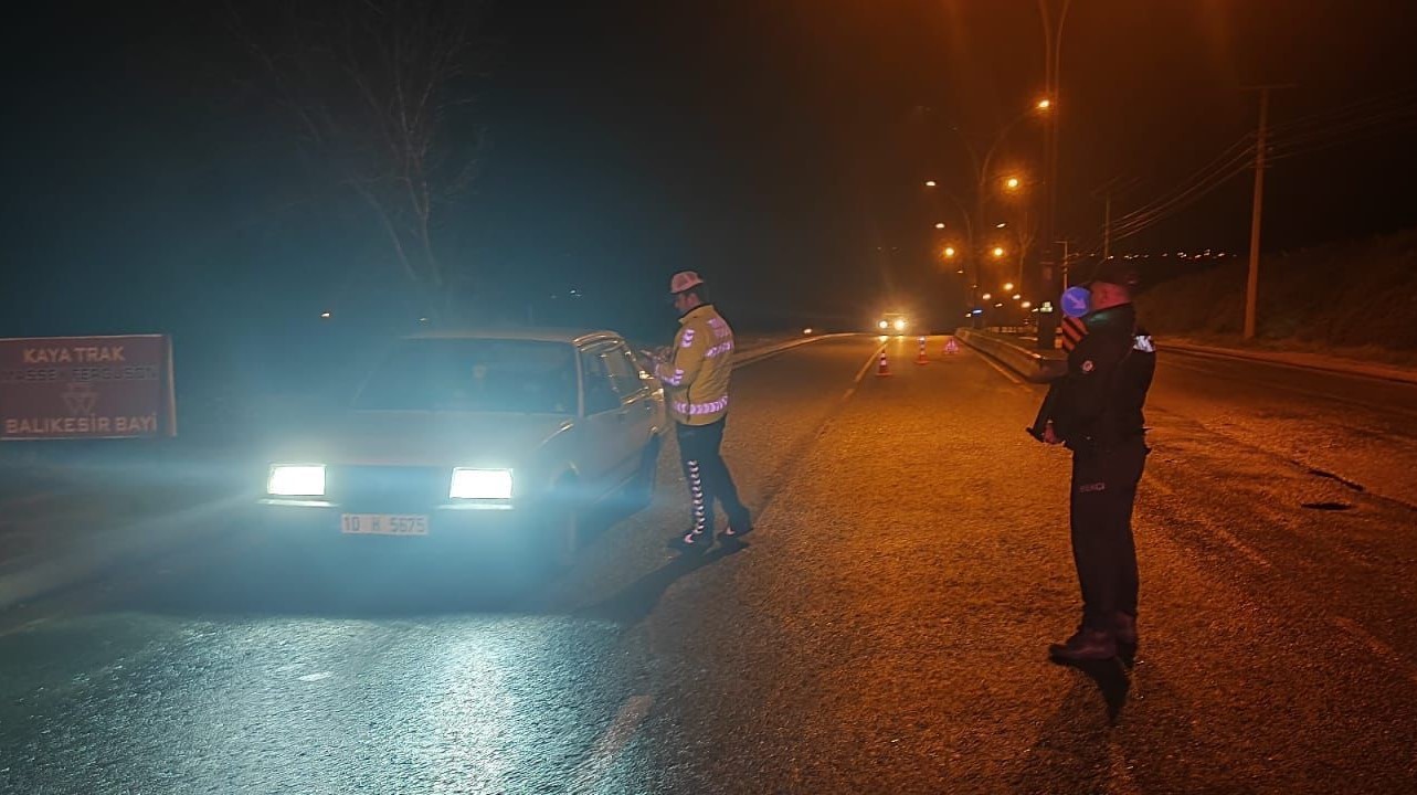 BALIKESİR’DE POLİSTEN HUZUR DENETİMİ