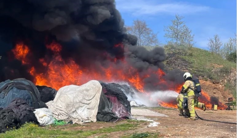 Erdek’te balıkçıların ağları alev aldı