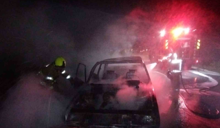 Susurluk’ta park halindeki araçta yangın çıktı