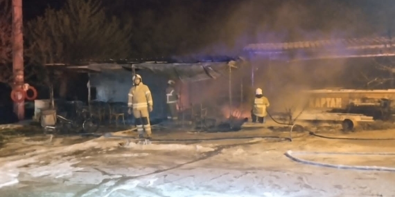 Balık evi alevlere teslim oldu