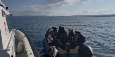 BALIKESİR AÇIKLARINDA 20 DÜZENSİZ GÖÇMEN YAKALANDI