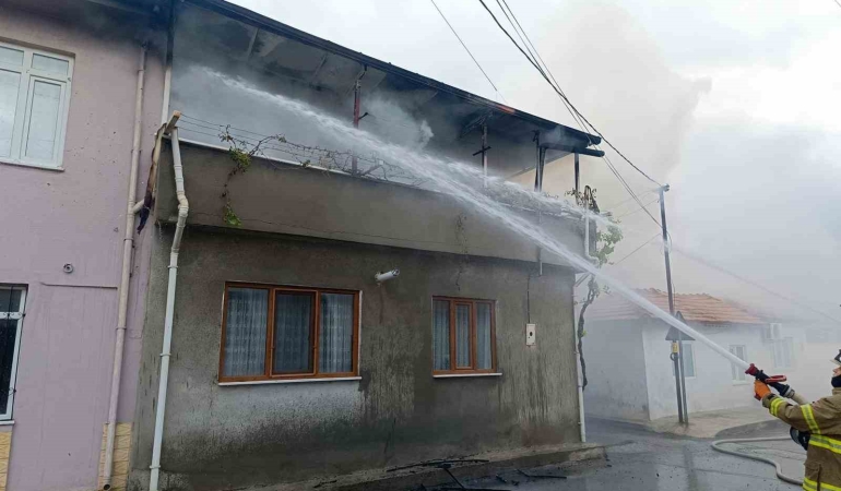 Burhaniye’de yangın paniği