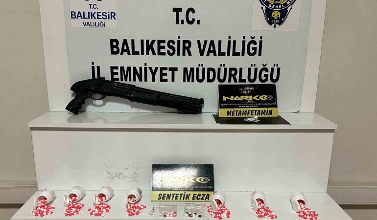 Balıkesir’de 833 adet sentetik ecza hap ele geçirildi