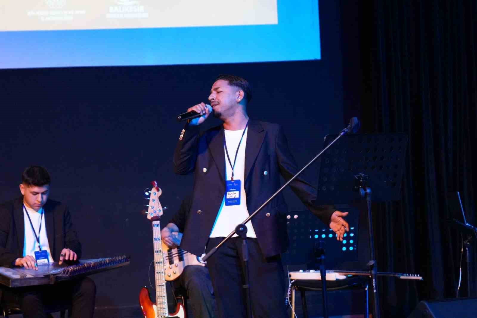 BALIKESİRLİ GENÇLER 'KÜLTÜR VE SANAT' DA YARIŞTILAR