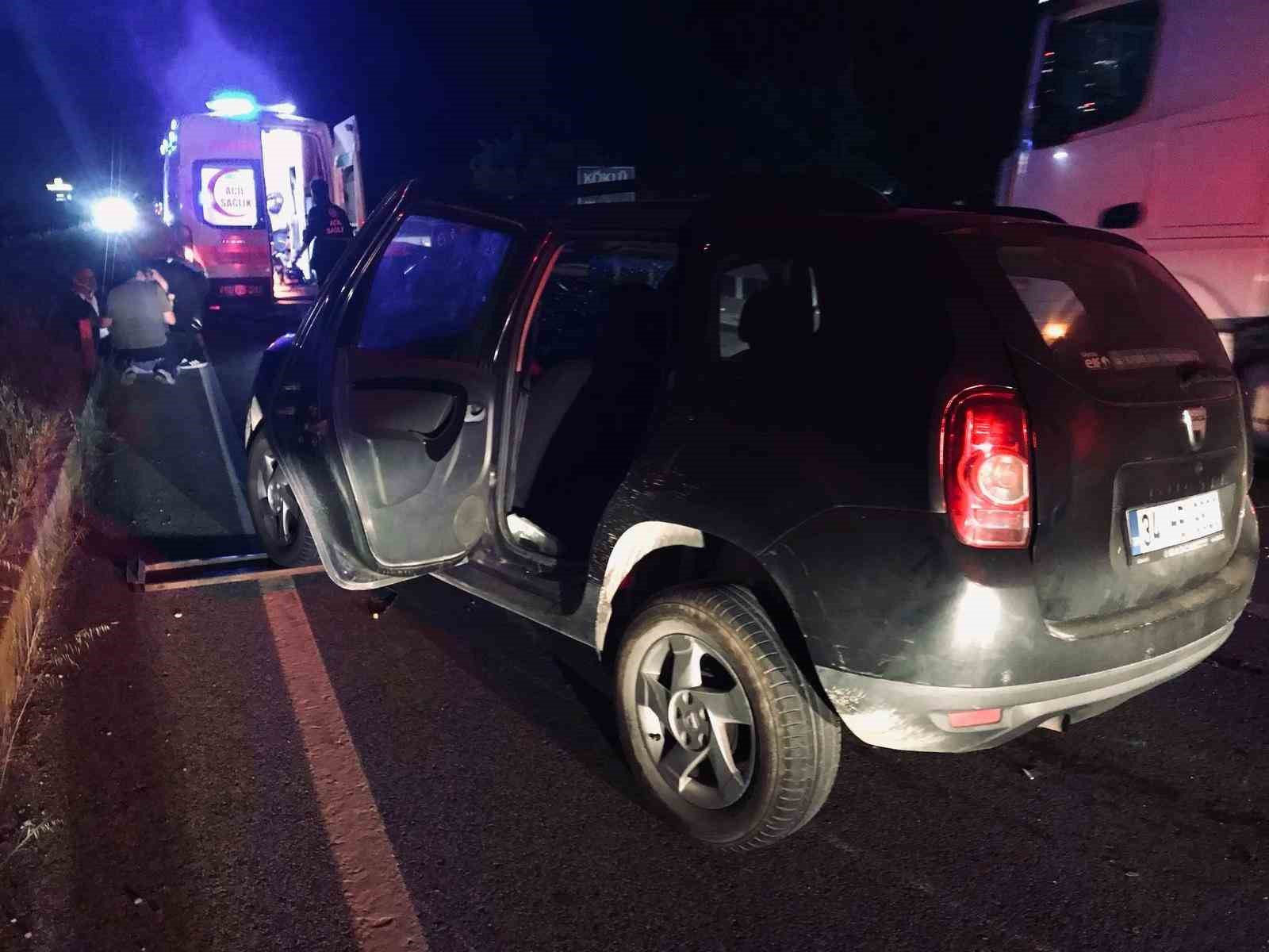 AYVALIK’TA SEYİR HALİNDEKİ TRAKTÖRE OTOMOBİL ARKADAN ÇARPTI: 1 ÖLÜ, 2 YARALI