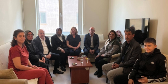 Zekeriyya Dağlı’dan ebeler haftasında anlamlı ziyaret