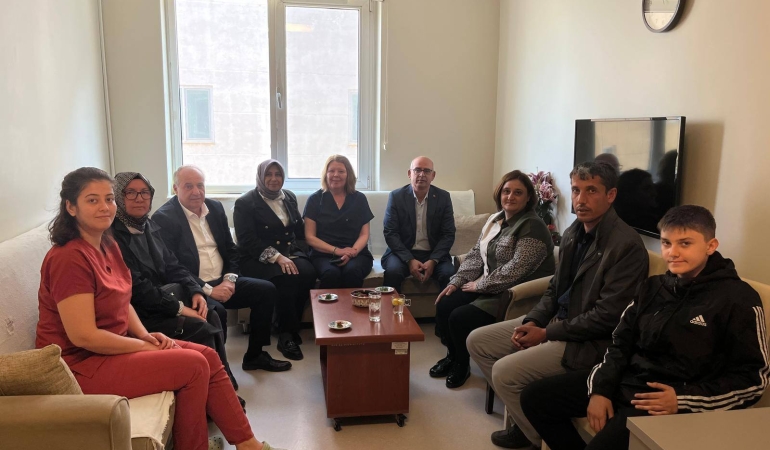 Zekeriyya Dağlı’dan ebeler haftasında anlamlı ziyaret