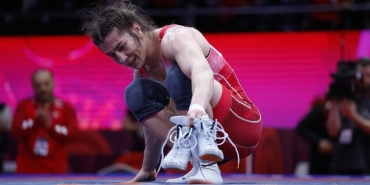 ŞAMPİYON GÜREŞÇİ YASEMİN ADAR YİĞİT AKTİF SPOR HAYATINI NOKTALADI