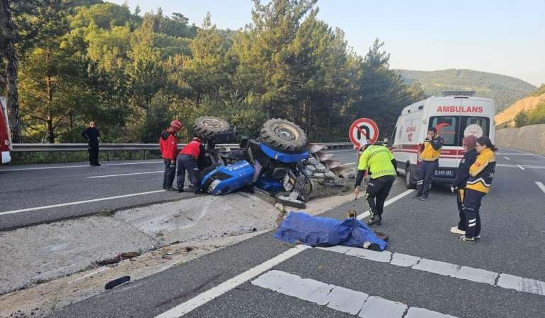 Traktör devrildi, sürücü hayatını kaybetti