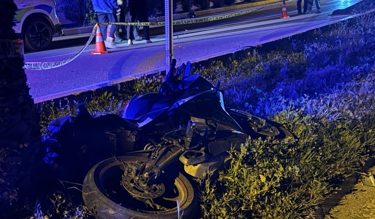 Erdek’te meydana gelen motosiklet kazasında, genç bir üniversite öğrencisi yaşamını yitirdi.